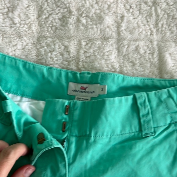 Vineyard Vines, everyday short, women’s size 2 - Picture 8 of 9